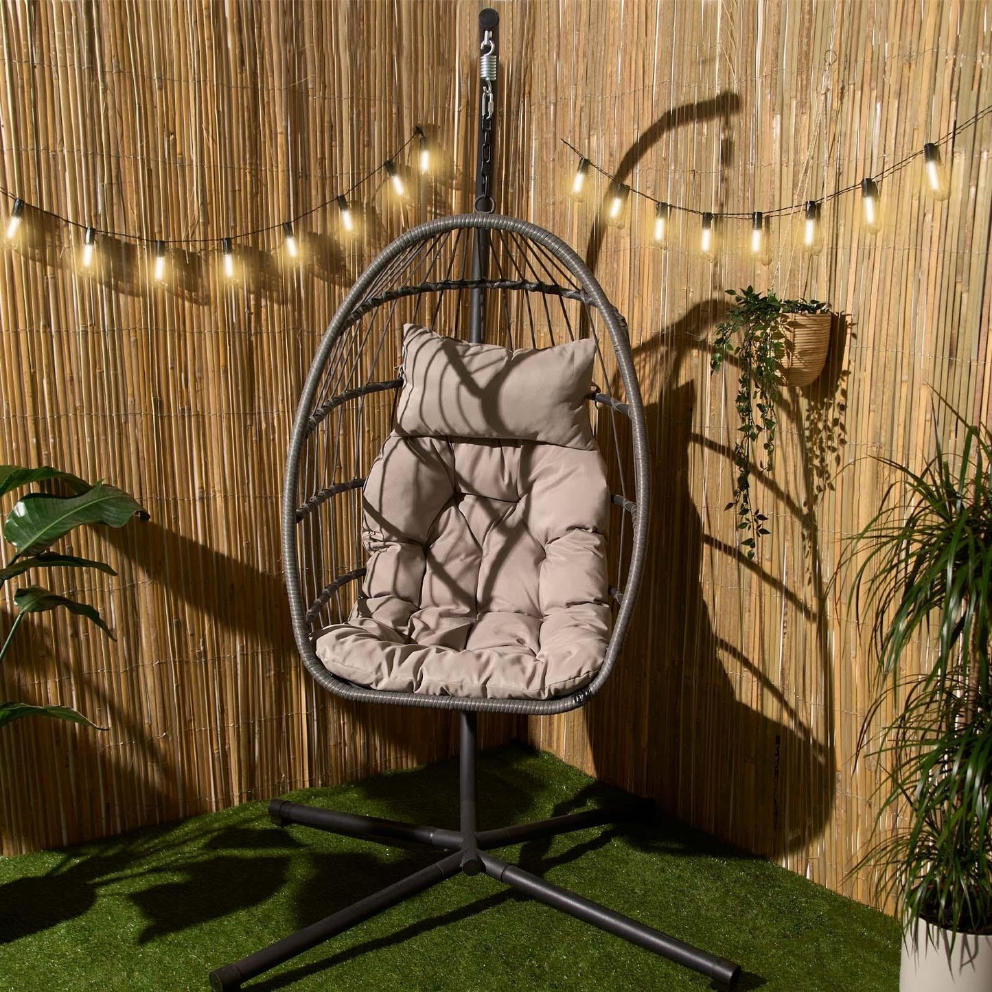 Fauteuil suspendu œuf avec support, coussin et panier en rotin pliable