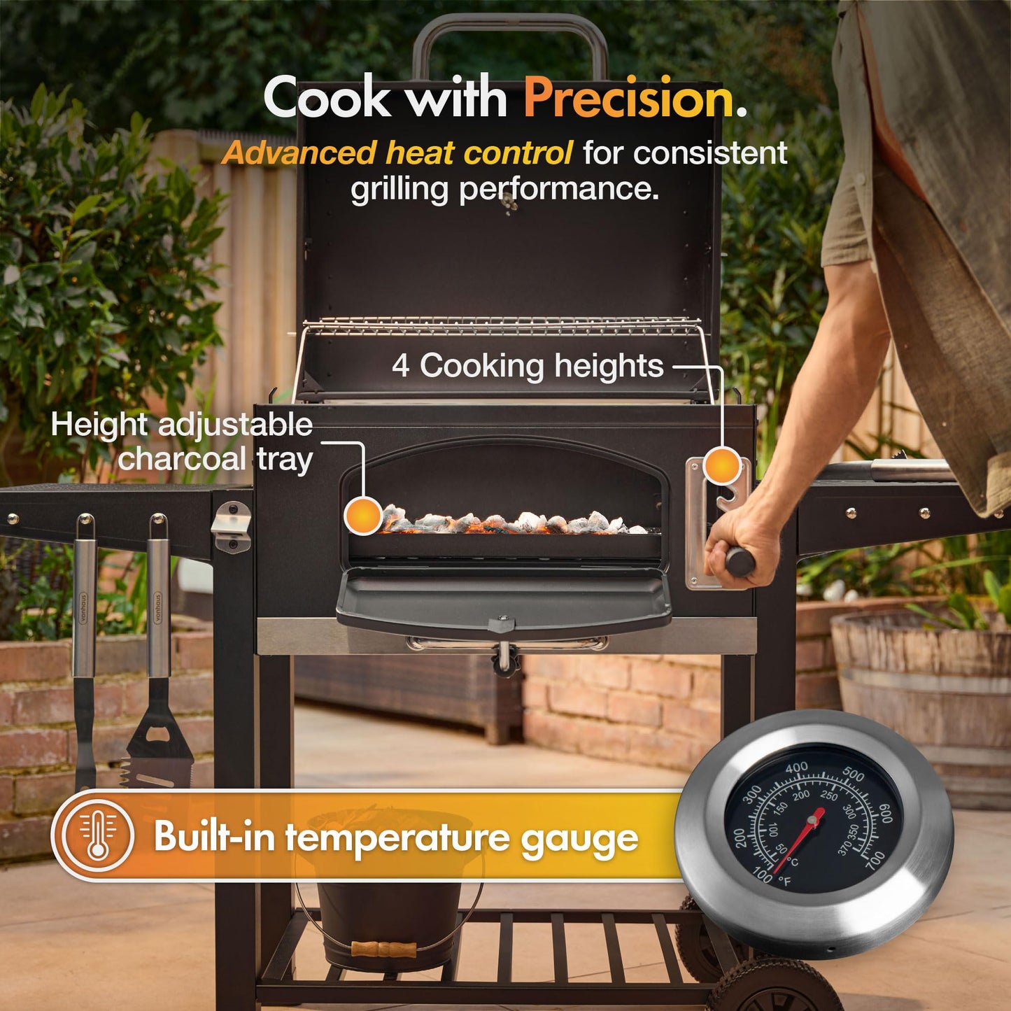 Barbecue XL au charbon de bois avec fumoir, grilles en fonte, tablettes latérales et grille de maintien au chaud
