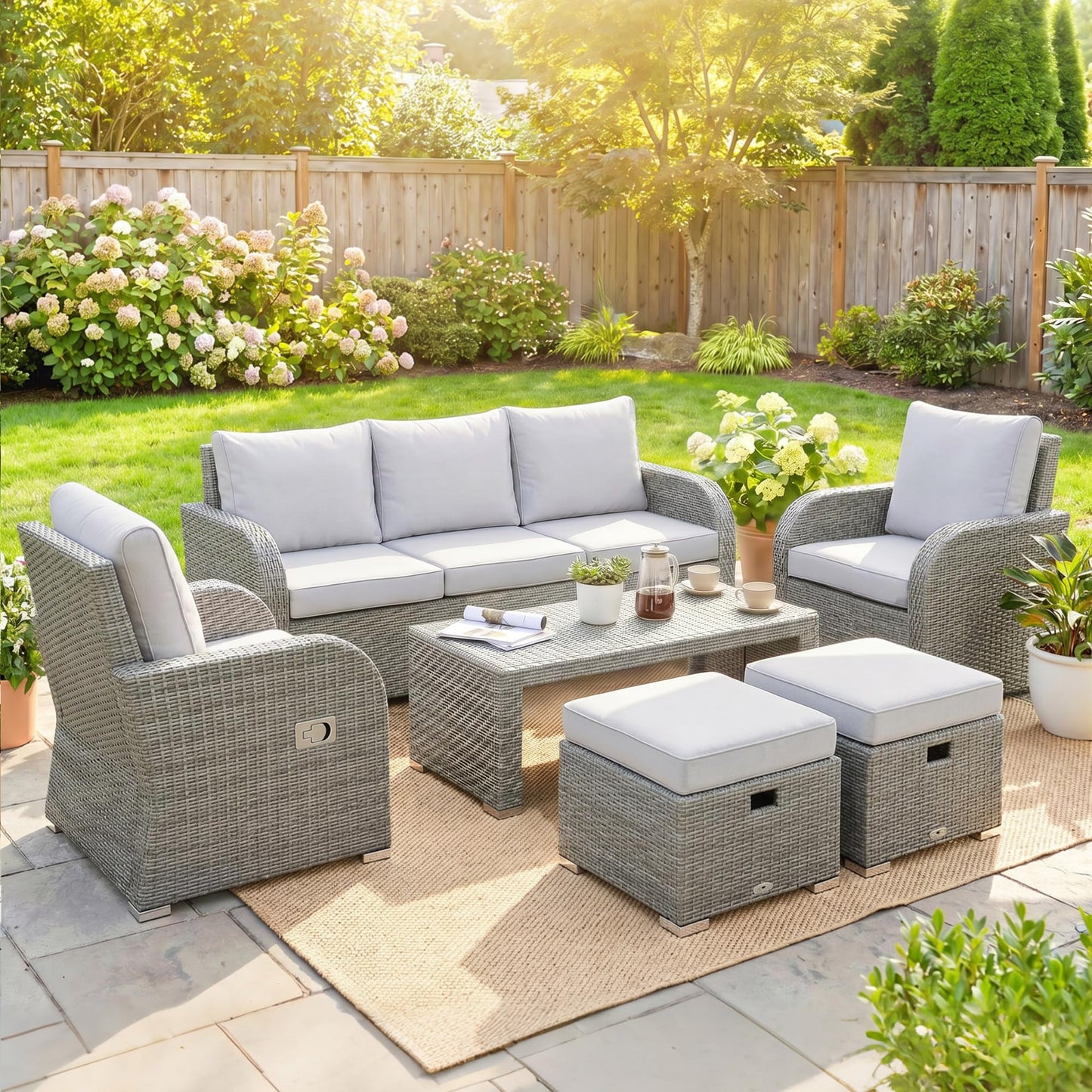 Salon de jardin 7 places en rotin avec chaises inclinables, poufs et table basse